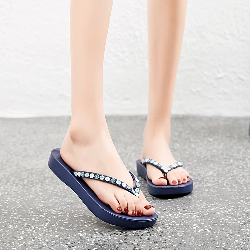 Flip-flops women's slippers fashion anti-slip wear-resistant casual flat beach shoes Simple and durable womens shoes