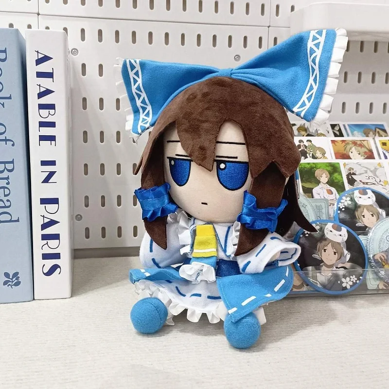 Фото Плюшевая игрушка Fumo Hakurei Reimu (20 см), синяя, по мотивам Touhou Project, мягкая кукла, подарки для фанатов игр (Суми, Крино, Изаяо, Сакуя, Мариса, Крино, Коиши) №1
