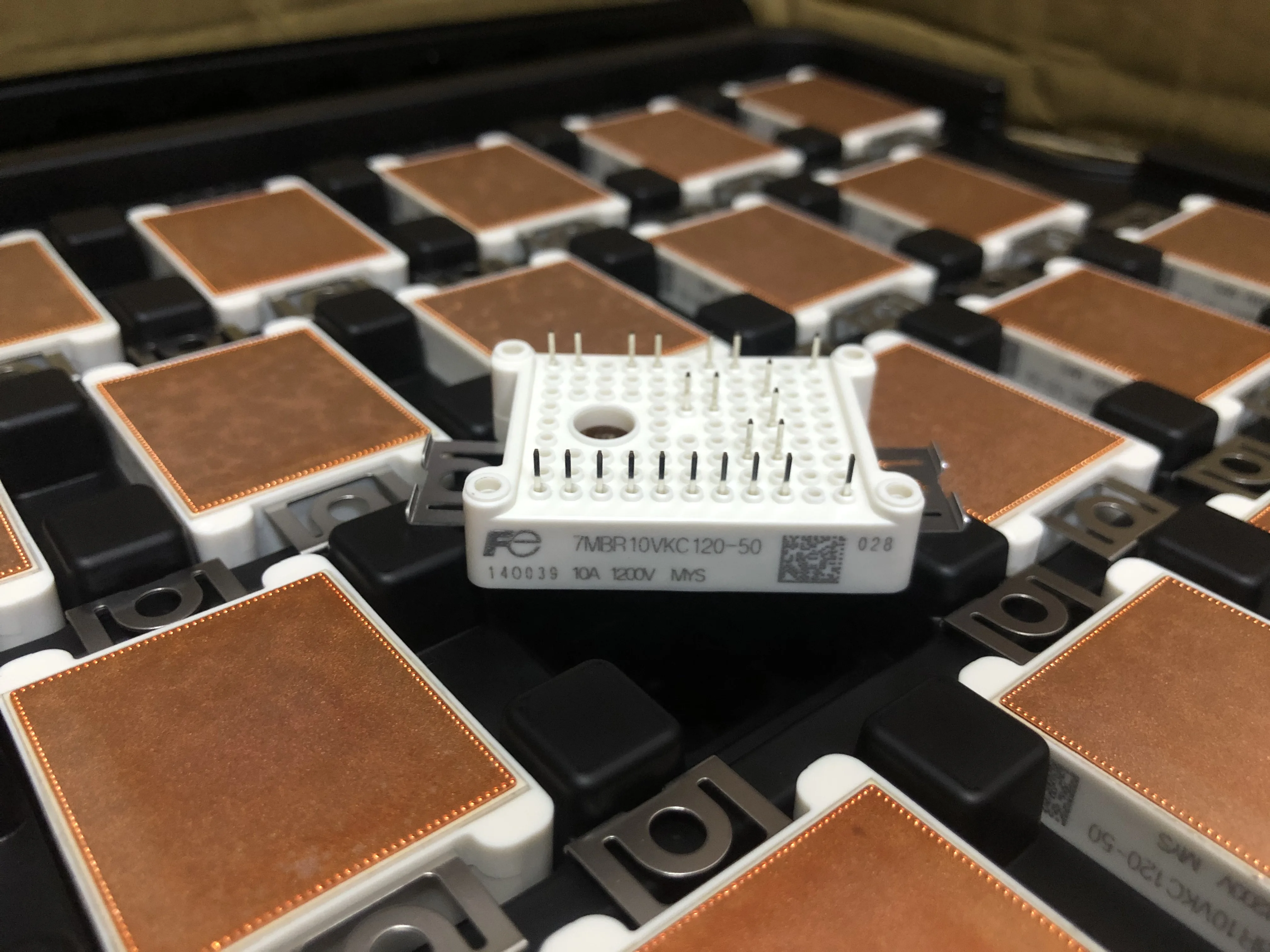 

7MBR10VKC120-50 7MBR15VKC120-50 FP15R12WIT4 FP10R12W1T4-B3 GD15PJT120L2S4 GD10PJK120L2S GD10PJY120L2S GD15PJY120L2S IGBT MODULE