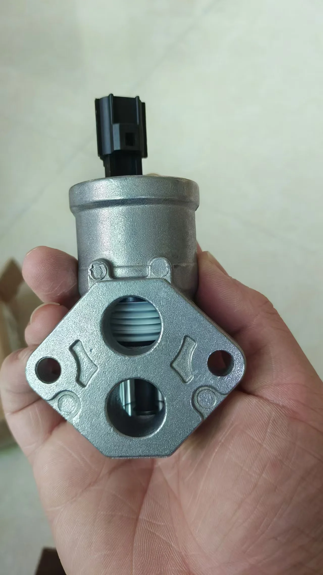 

XS4U-9F715-DA Клапан регулирования воздуха холостого хода для Ford FOCUS FIESTA KA PUMA XS4U9F715DB XS4U9F715FA 1075436 1112972 1149611 1544S 1744S