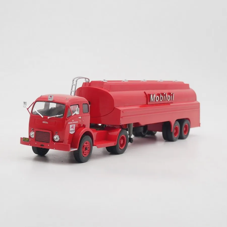Фото Модель грузовика-цистерны Mobil 3000 из литого металла, масштаб 1:43, белого цвета, от Ixo. №1