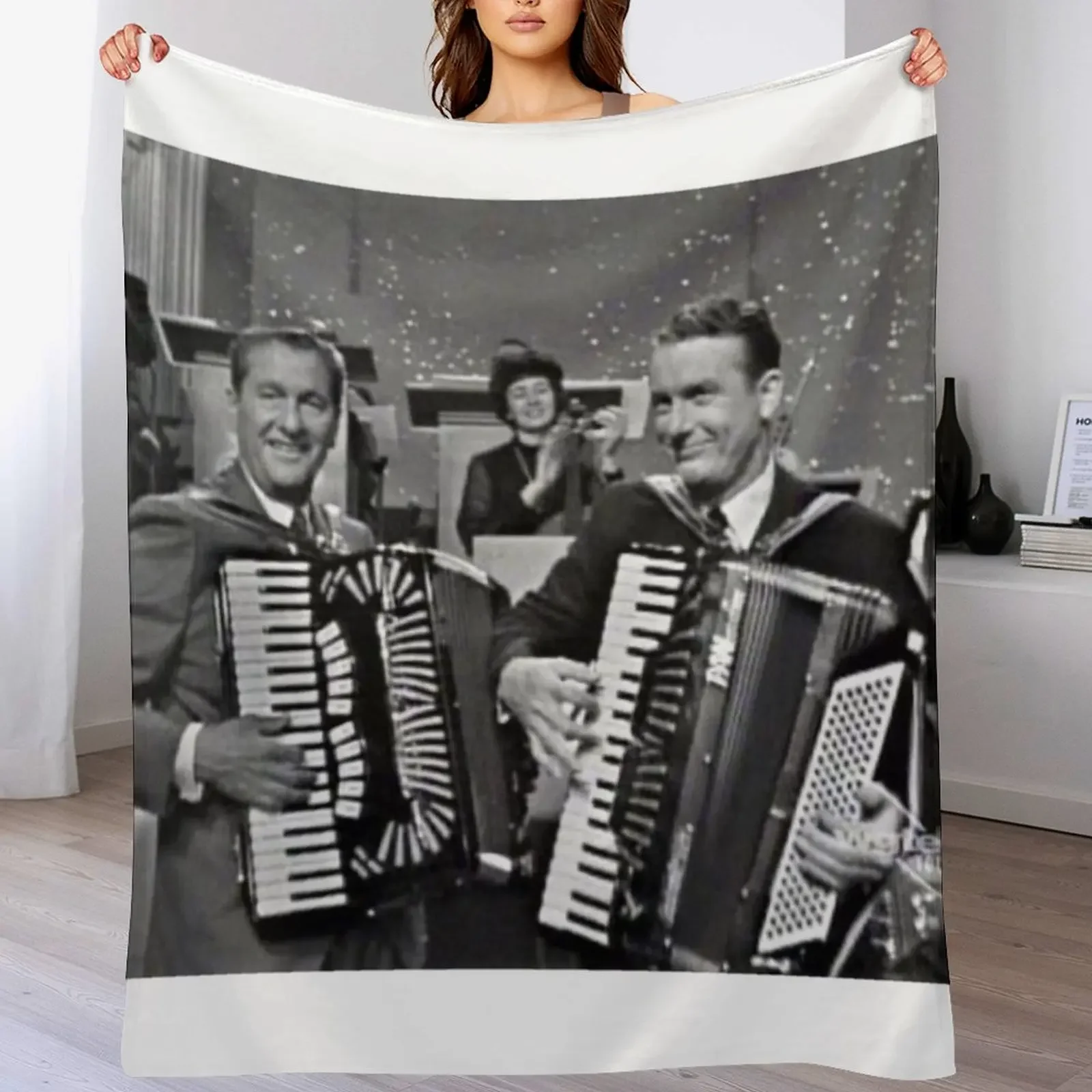 Фото Плед Lawrence Welk & Myron Floren, уютный плед из микрофибры для дома и спальни №1