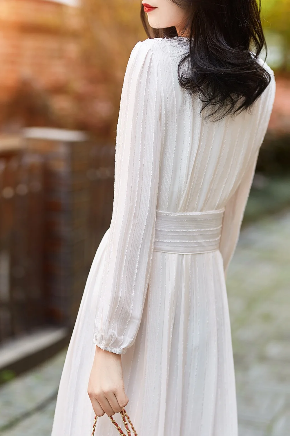 Женское шифоновое платье средней длины белое однобортное Элегантное