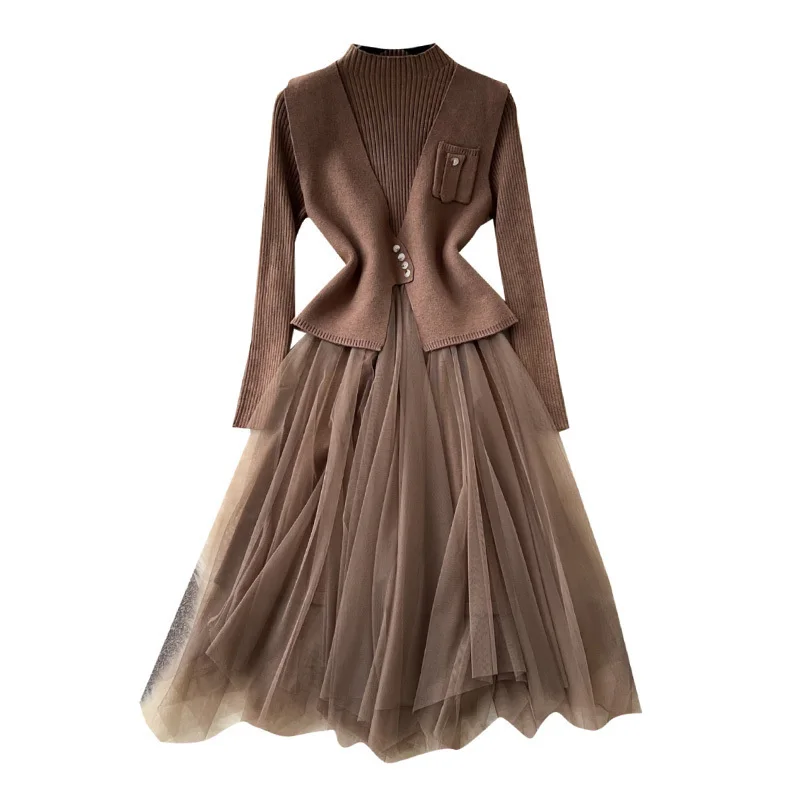 Женское трикотажное платье с длинным рукавом и воротником-стойкой без рукавов