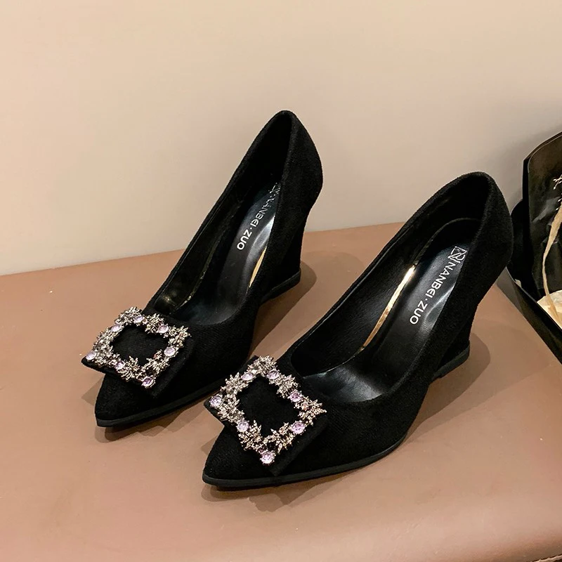 Женские туфли на высоком каблуке с кристаллами танкетке зимние ботильоны острым