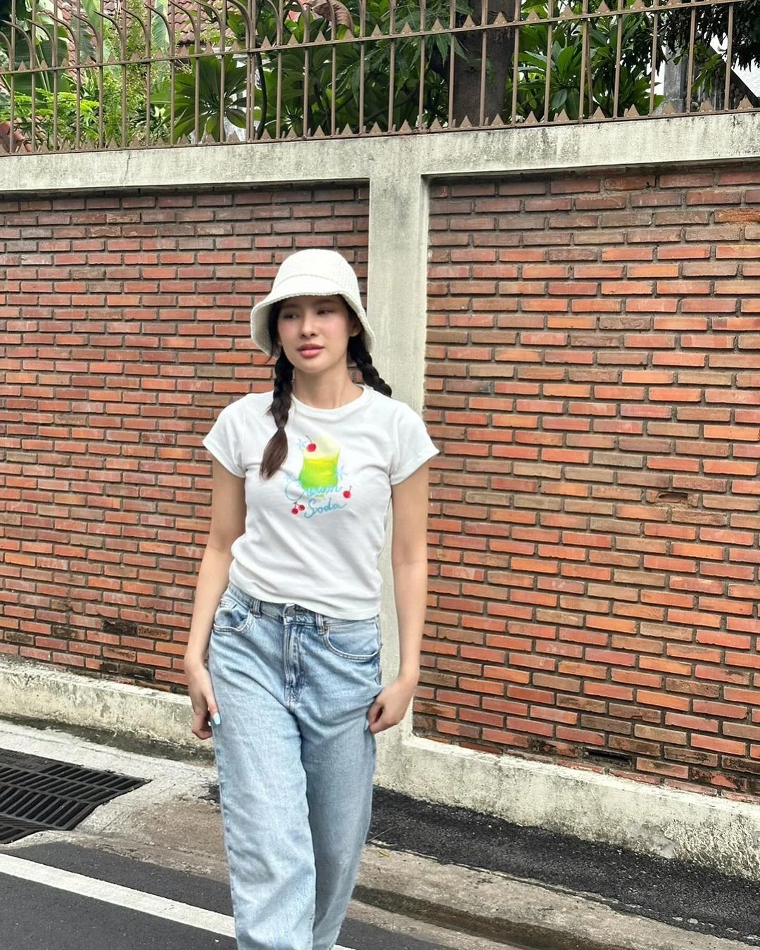 Женская футболка с коротким рукавом круглым вырезом свободного покроя