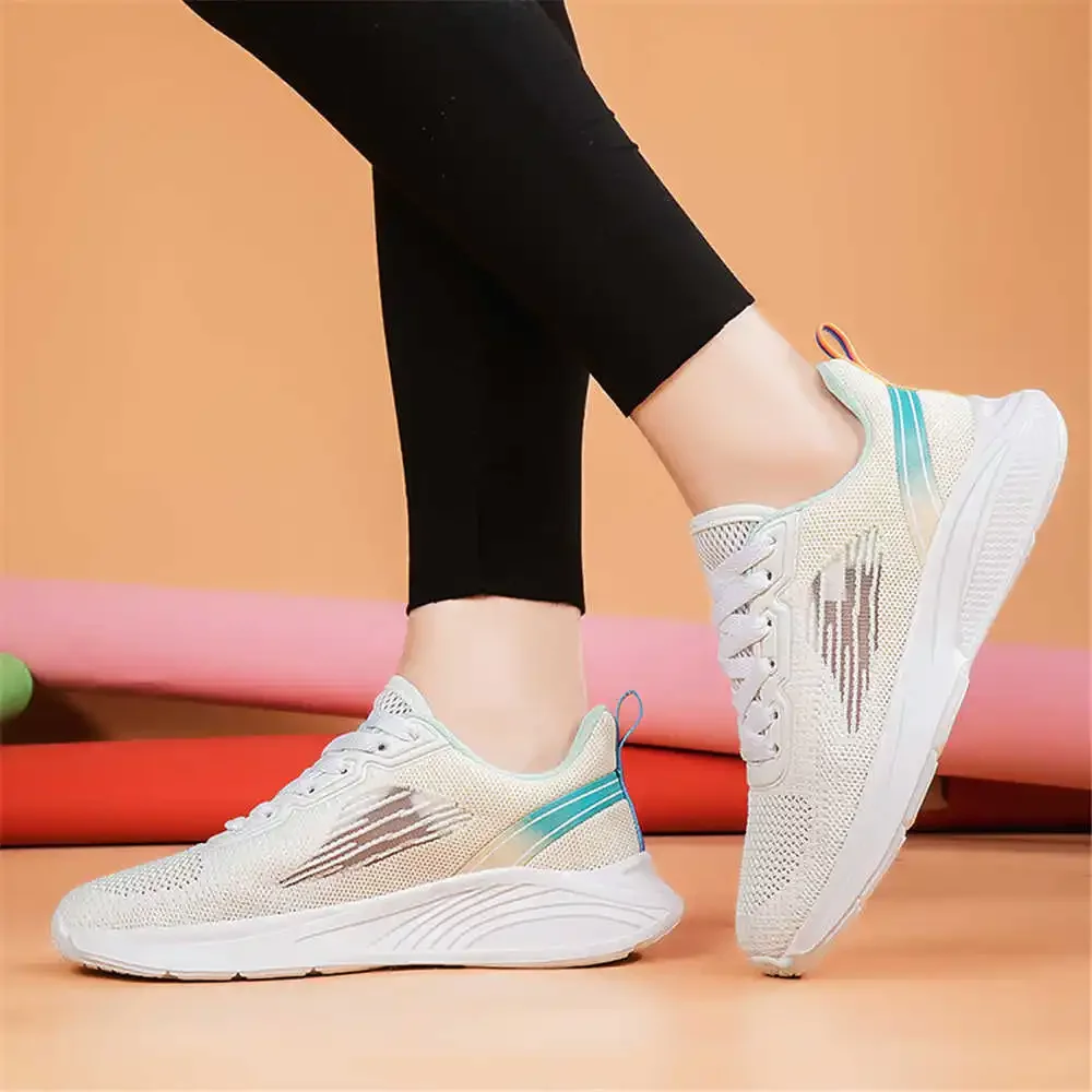 Уличная платформа. Самые продаваемые женские товары. Женская обувь для