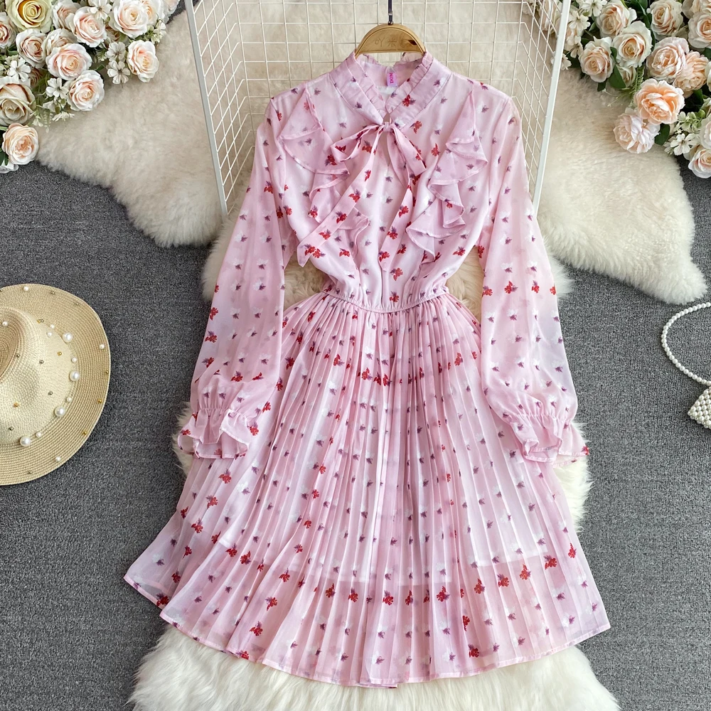 

Весенне-осеннее нежное темпераментное плиссированное платье с длинными рукавами и воротником-стойкой и бантом на талии