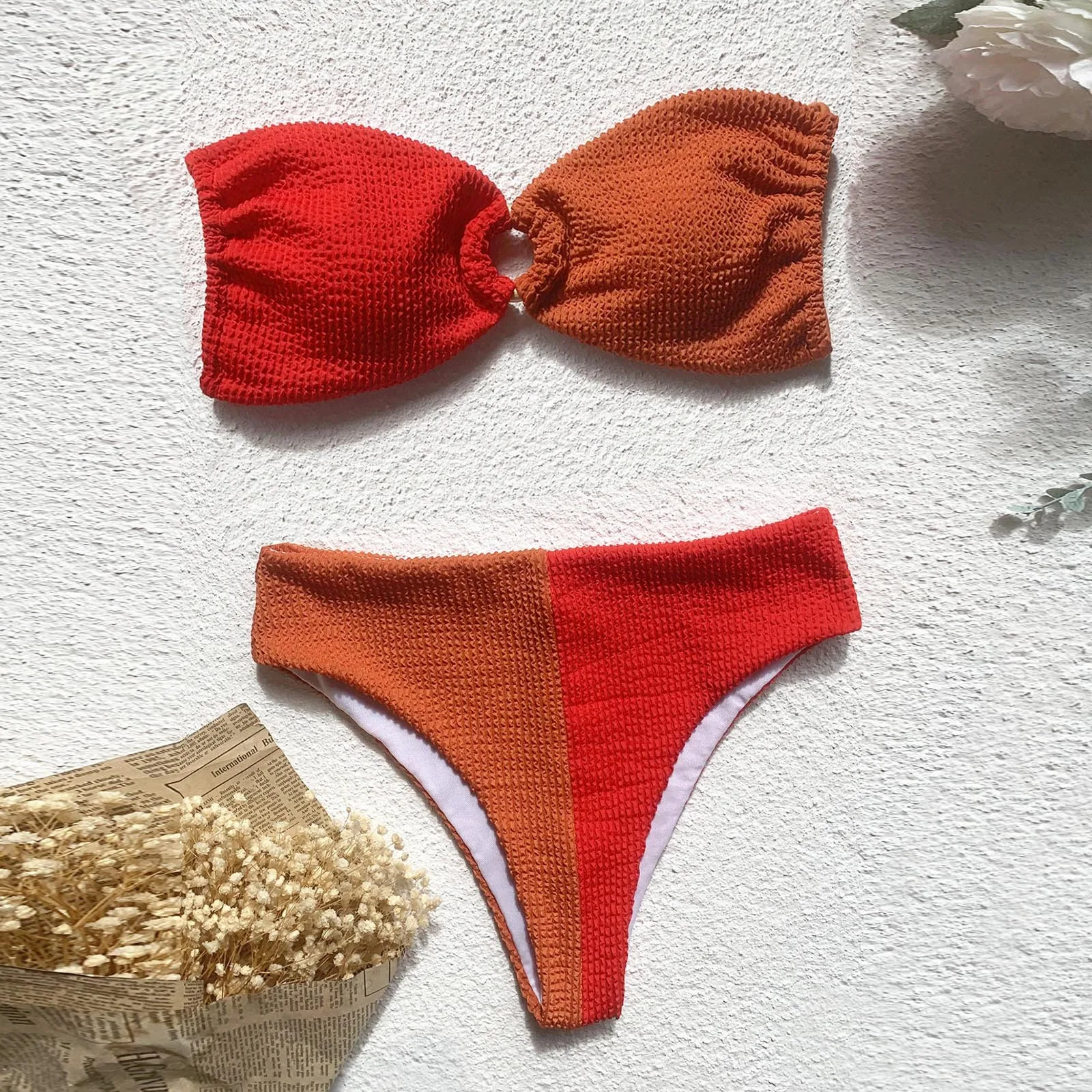 

Женский купальный костюм из двух предметов, без бретелек