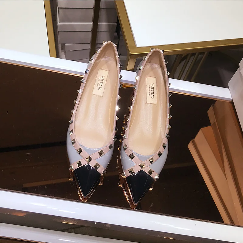 2023 Spring/Summer Shallow Mouth Willow Nail Shoes New Style Pointed Mid Heel Riveted Fashion Thick Heel Women's Short Heels