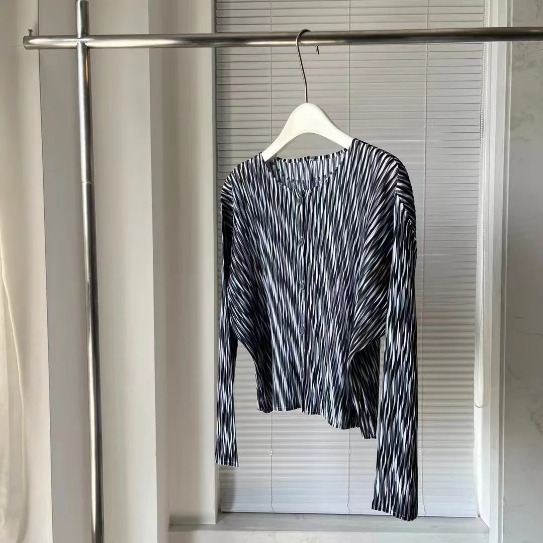 

Autumn women's pleated short coat pleated print ladies Xiaoxiang style cardigan