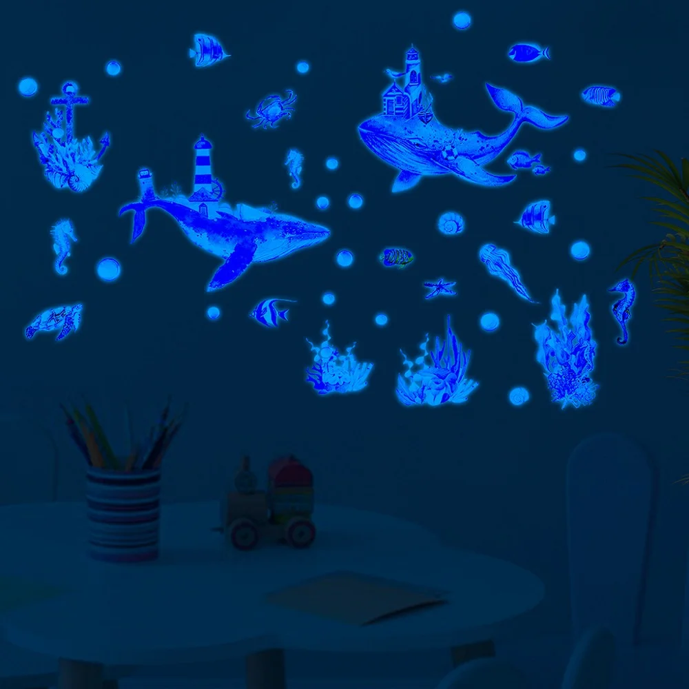 

Подводный мир КИТ Светящиеся Настенные наклейки светится в темноте Fish обои для детской комнаты спальни домашние украшения настенные накле...