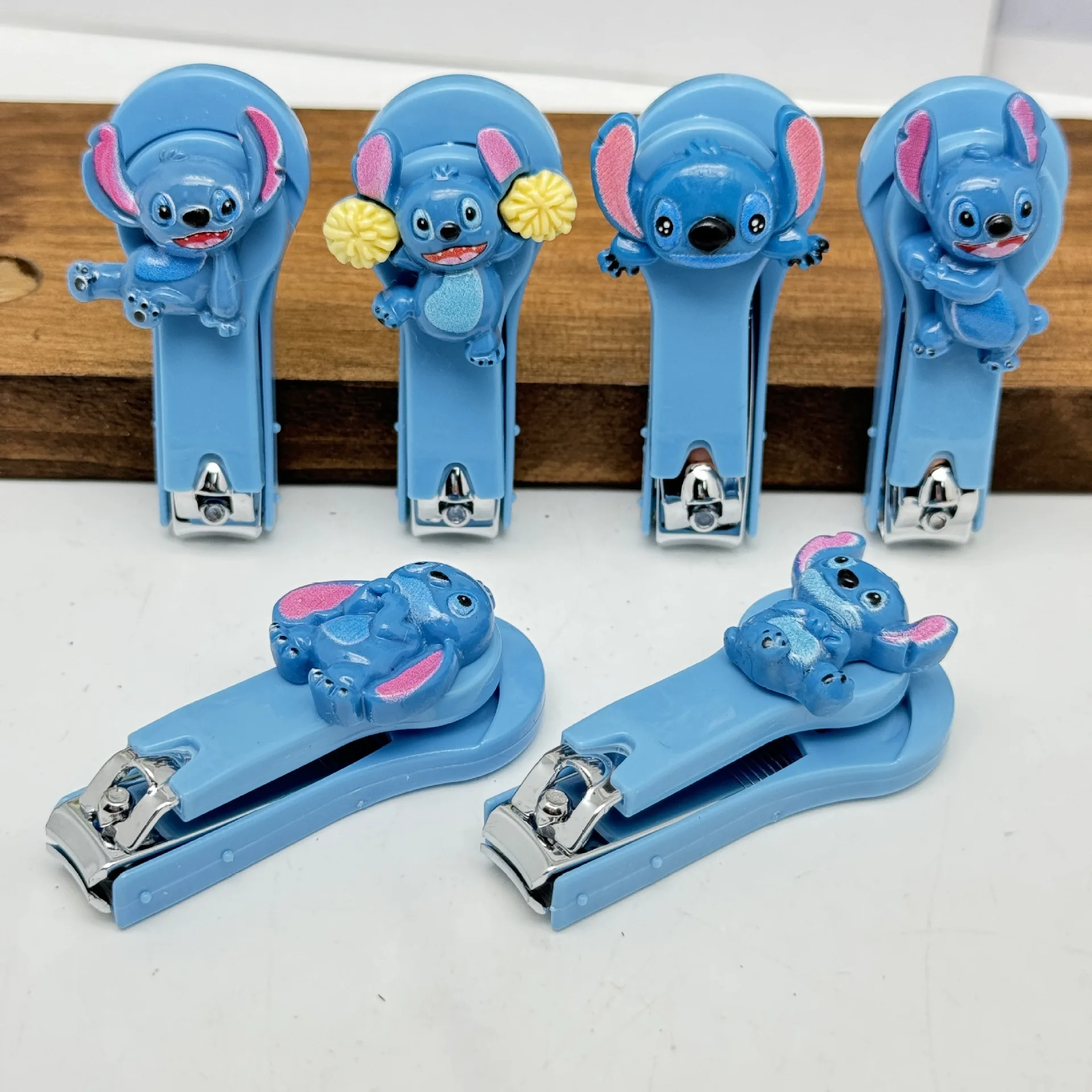 Фото Disney Loli and Stitch, зажимы для ногтей, милые стички, аниме-фигурки, товары для дома, ножницы для ногтей из нержавеющей стали, игрушки, подарки №1