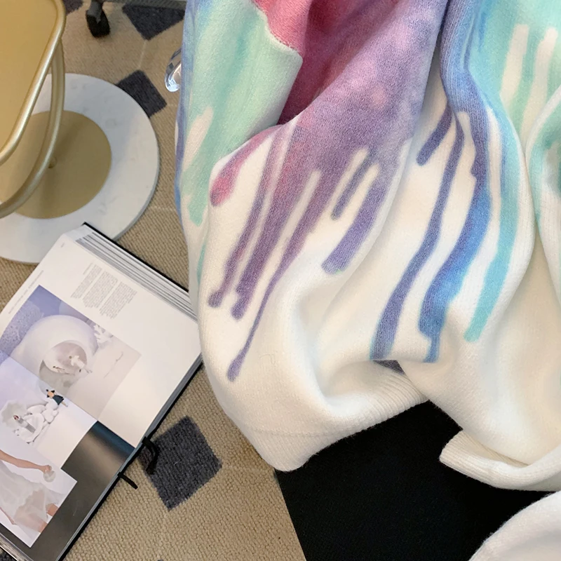 Женский свитер с круглым вырезом свободного покроя |