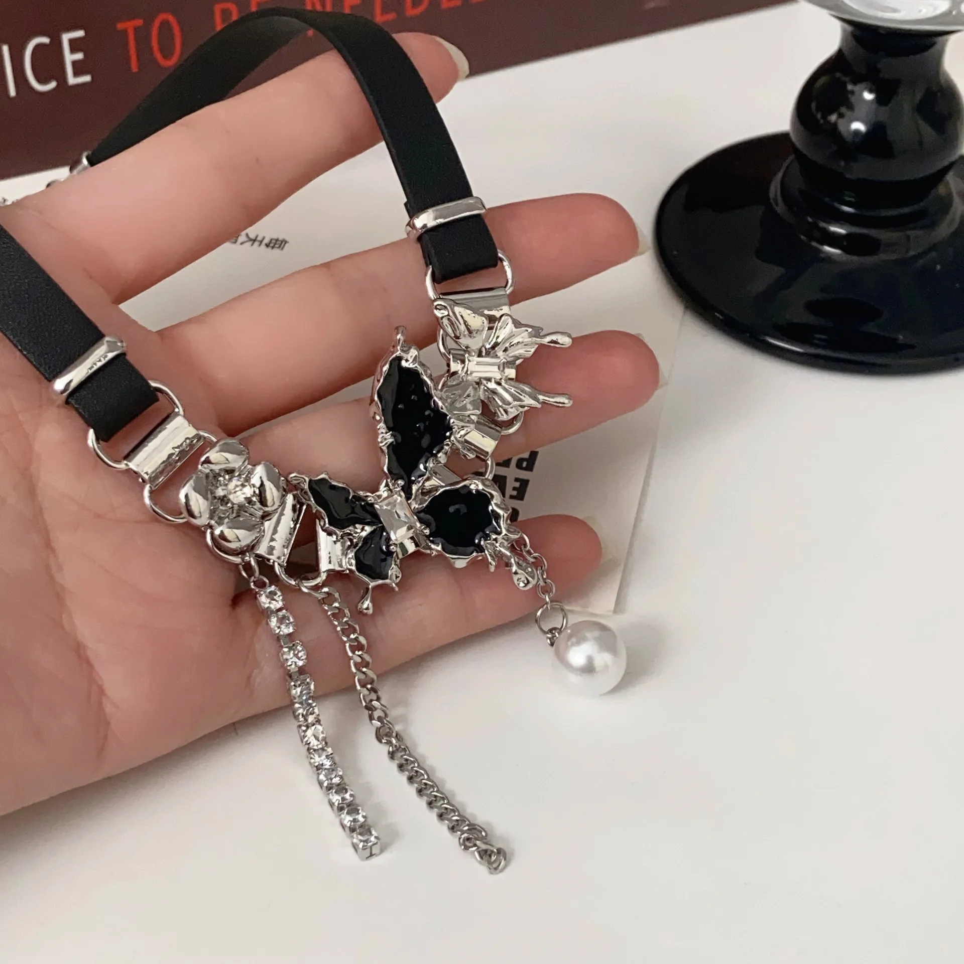 Замшевое ожерелье