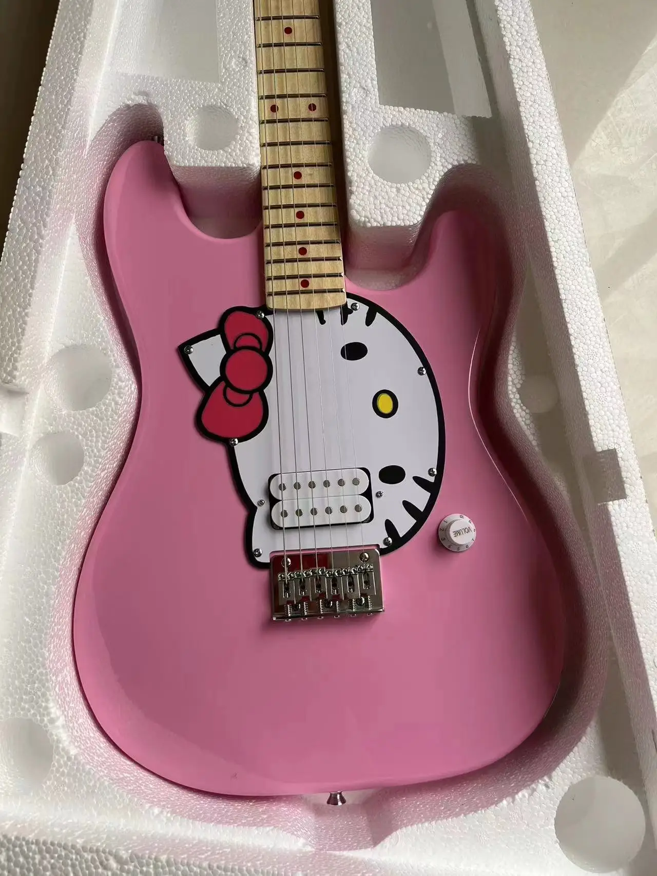 

Быстрая доставка, новый продукт от производителя, Высококачественная электрическая гитара pink kitty cat ST из быстрорежущей стали, электрическая гитара с кленовым грифом