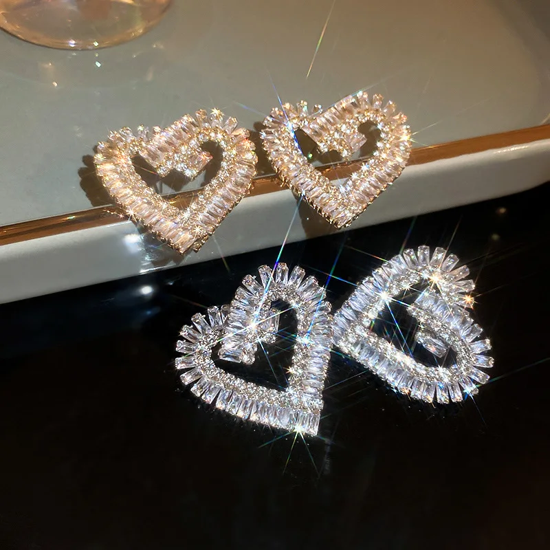 

Luxury Accessories Shiny Zirconia Heart Stud Earrings For Women Party Wedding Bijoux Crystal Love Brincos Gifts