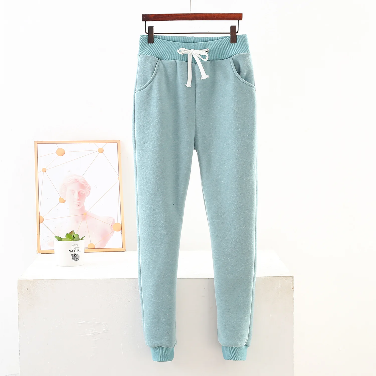 Рисунок 2 - Модная женская верхняя одежда 2023