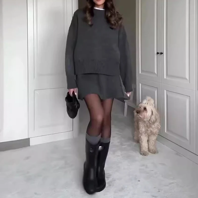 Женский вязаный комплект из двух предметов