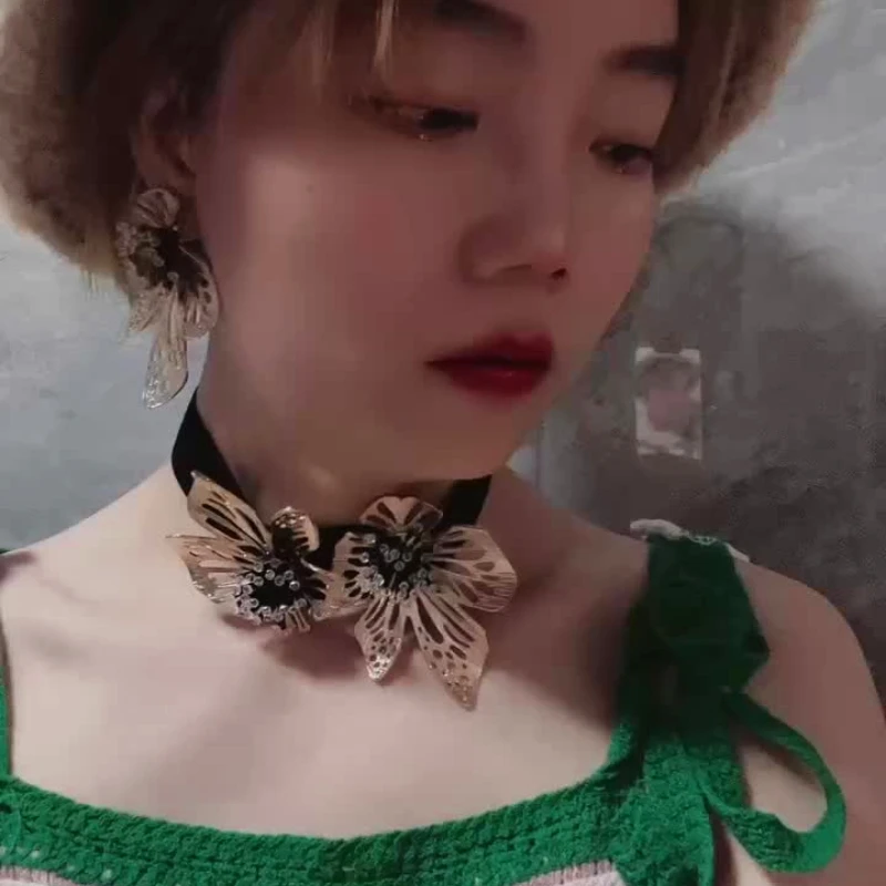 

Zvoijio Vintage Hand Beaded Flower Woman Party Choker Necklace Jewelry