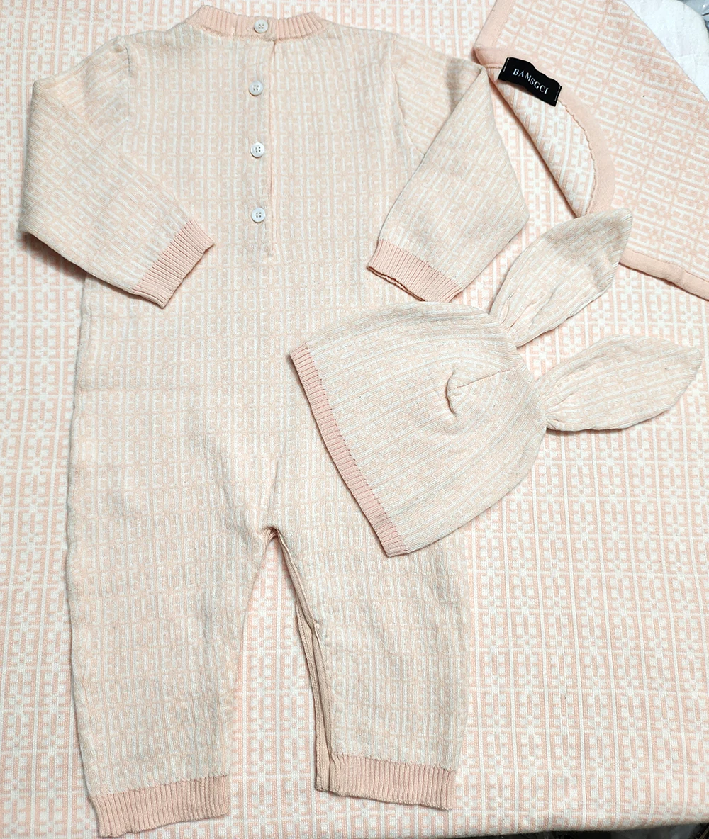 

Новинка 2022, зимняя модная одежда для новорожденных в виде букв, коричневый теплый вязаный свитер, комбинезон и шапка для маленьких мальчиков и девочек 0-24 месяцев