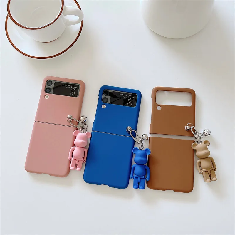 

Simple Fashion Cartoon Bear Pendant Phone Case for Samsung Galaxy Z Flip 3 Hard PC Back Cover for ZFlip3 Case Protective Shell