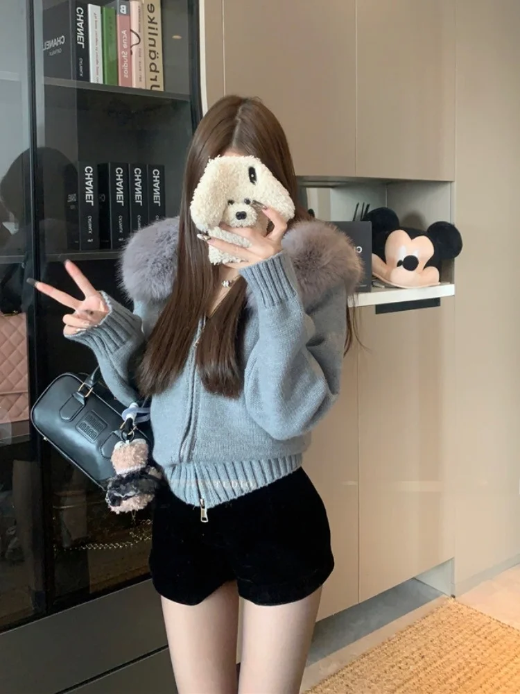 Серый свитер с капюшоном со съемным меховым воротником верхняя одежда женский