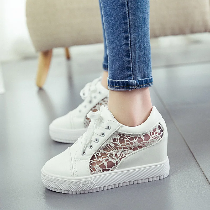 Женские кроссовки на скрытой танкетке Белые Повседневные туфли высокой