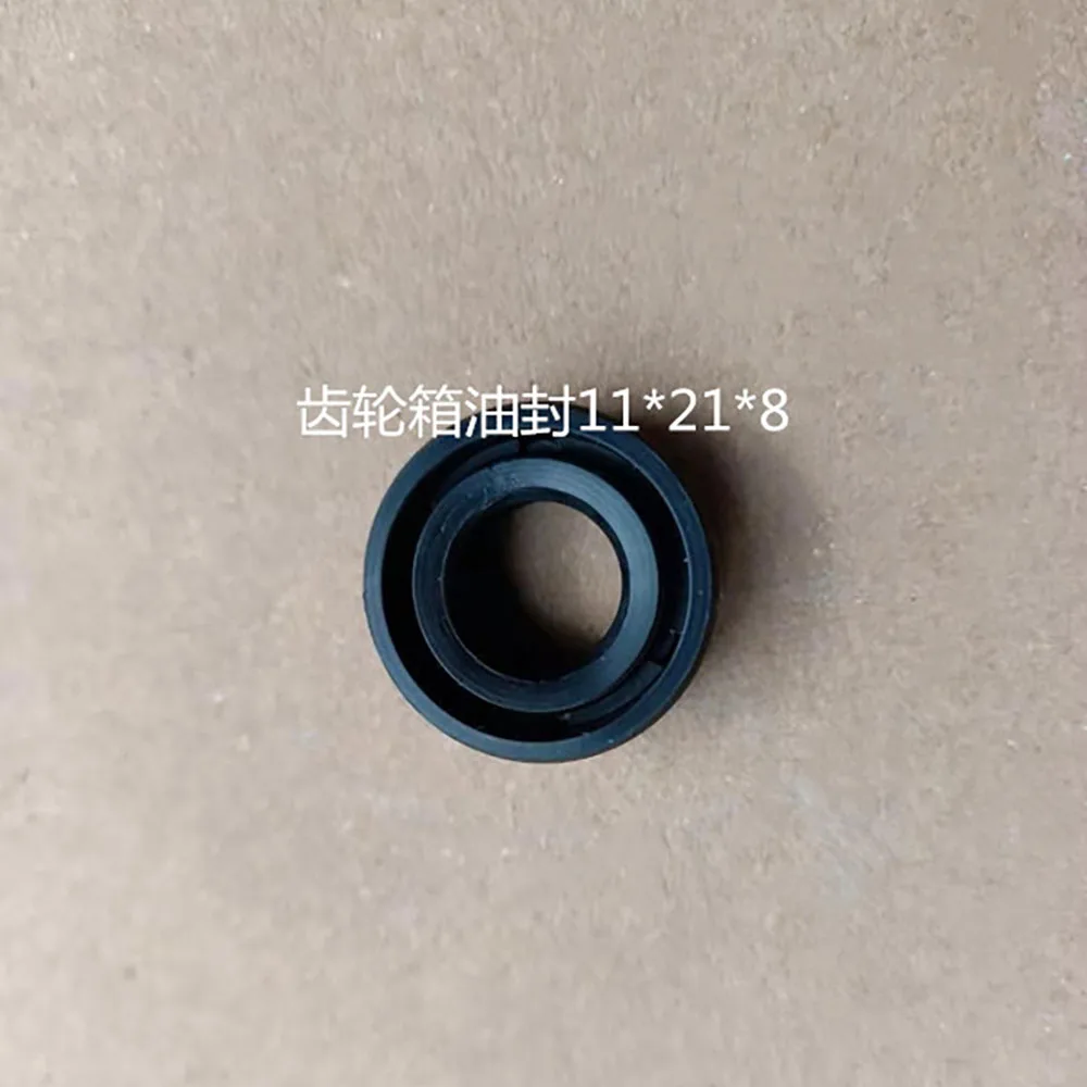

Hangkai Yadao 4 stroke 3.6/4 horsepower outboard machine hanger engine propeller gear box oil seal accessories