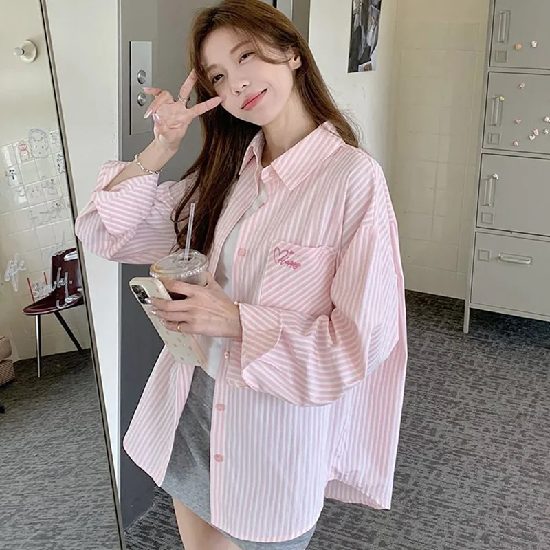 Розовая рубашка с вышивкой женская полосатая однобортная свободная прямая