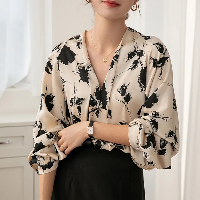 

French Style Vintage Ink Print Satin Women's Shirt 2023 New Autumn V-Neck Long Sleeve Elegant Loose Office Ladies Tops Female