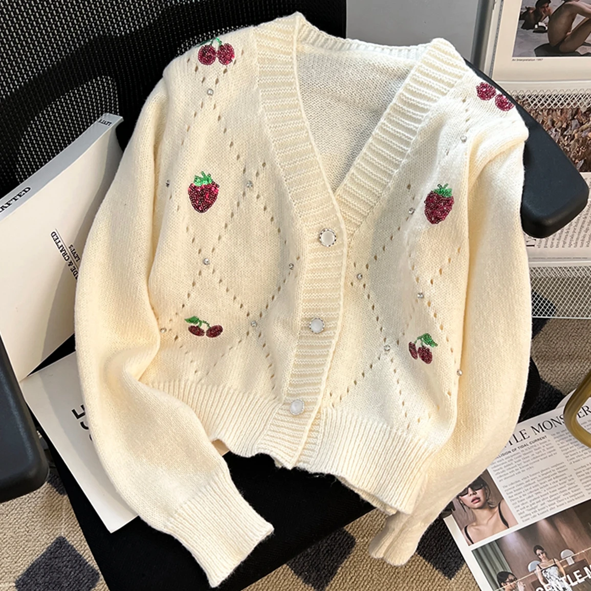 

V-neck Hot Drilling Diamonds Knitted Cardigan Top for Women's Autumn 2023 New Fashion Long Sleeve Sweaters
