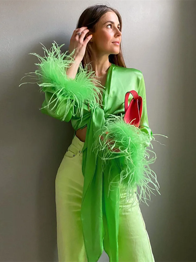 Женская атласная блузка с V-образным вырезом длинным рукавом и перьями |