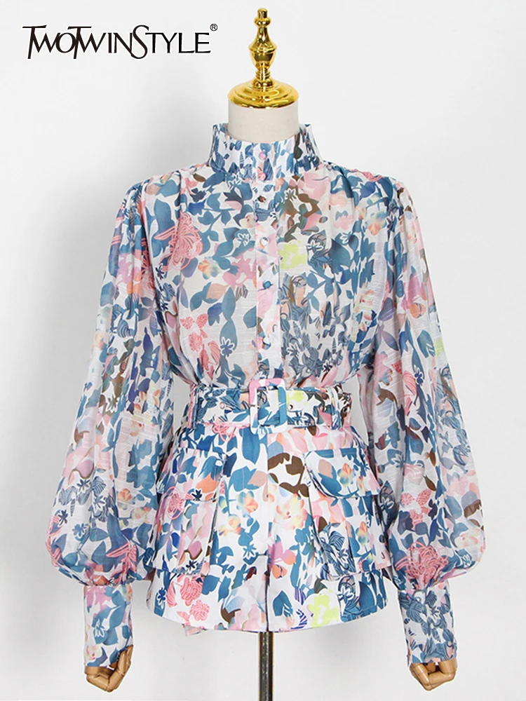 

TWOTWINSTYLE повседневный комплект из двух предметов для женщин, рубашки с длинным рукавом и воротником-стойкой, шорты на шнуровке с высокой тали...