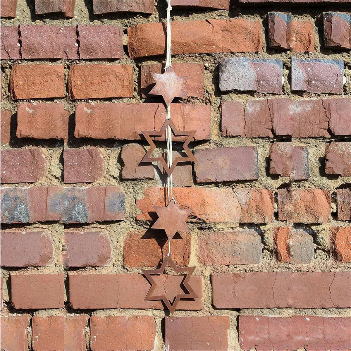 Рождественский декоративный венок с цифрами от ржавчины из состаренного металла