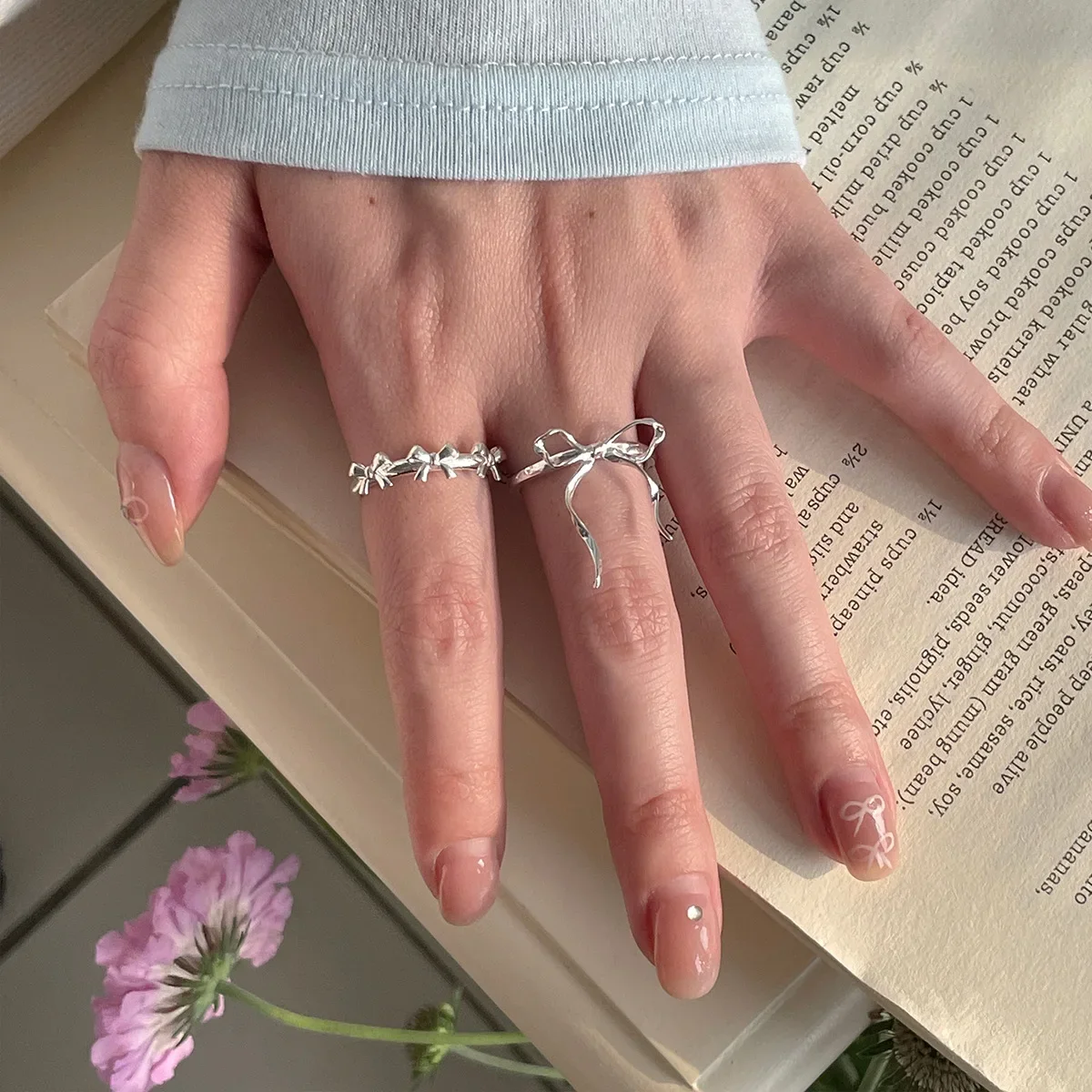 Женское регулируемое кольцо с геометрическими линиями и бантом