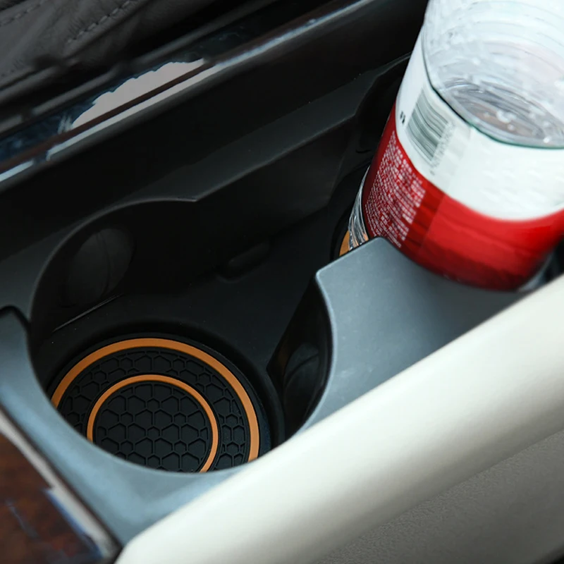 Автомобильный держатель для стакана с сотовой текстурой встроенный