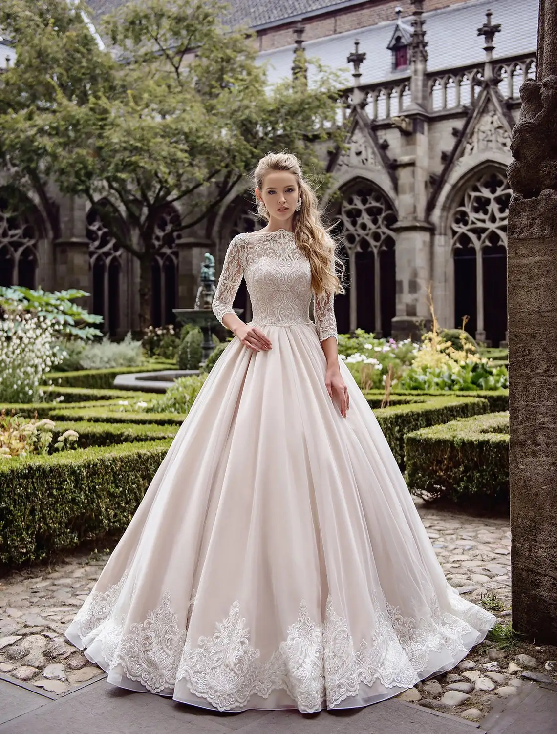 Платье свадебное с длинным рукавом Современная Кружевная аппликация