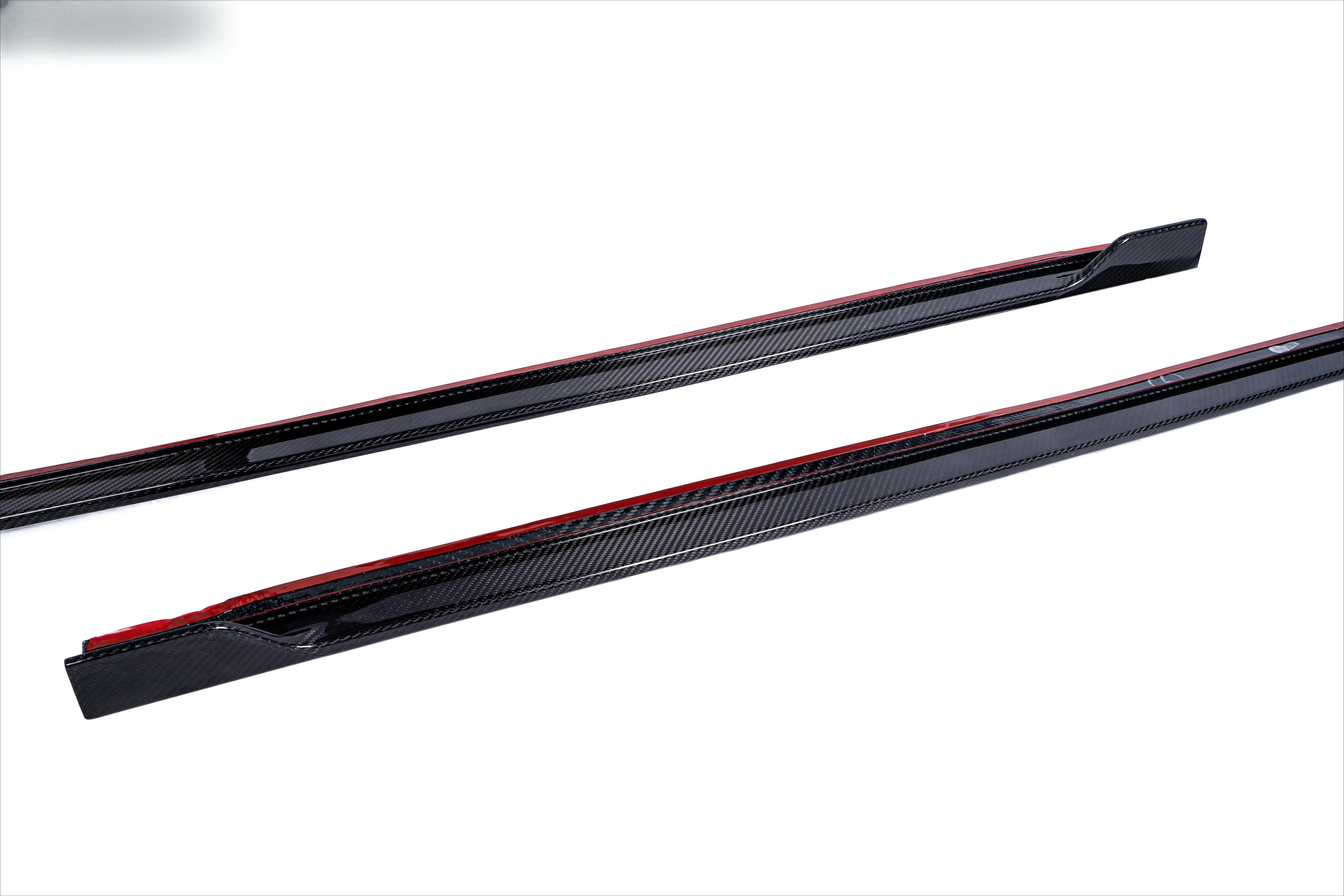 Фото Боковые накладки KARBEL KB Style из сухого карбона, черные, для BMW G30 520i 530i 535i 540i 550i M Sport 21~23. №2