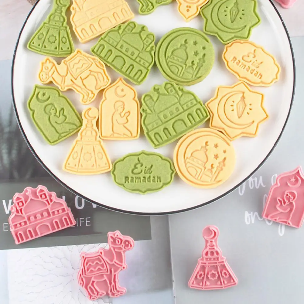 

Lightweight 8Pcs Useful Layout Props 3D Baking Mold Reusable Fondant Mold Labor-saving for Coffee Shop