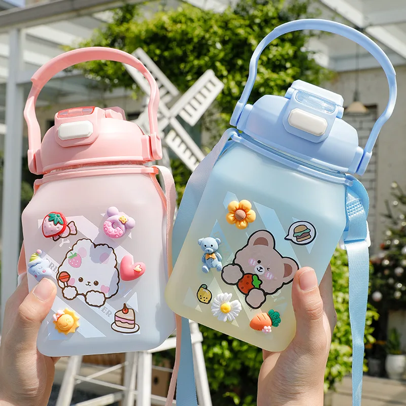 

Чайник-кувшин детский с чашкой, милая соломенная бутылка для воды с ремешком на живот для девочек, с наклейками, Спортивная бутылка