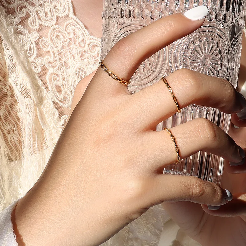 

Rings retro hollow titanium steel plated 18 karat gold rings do not fade