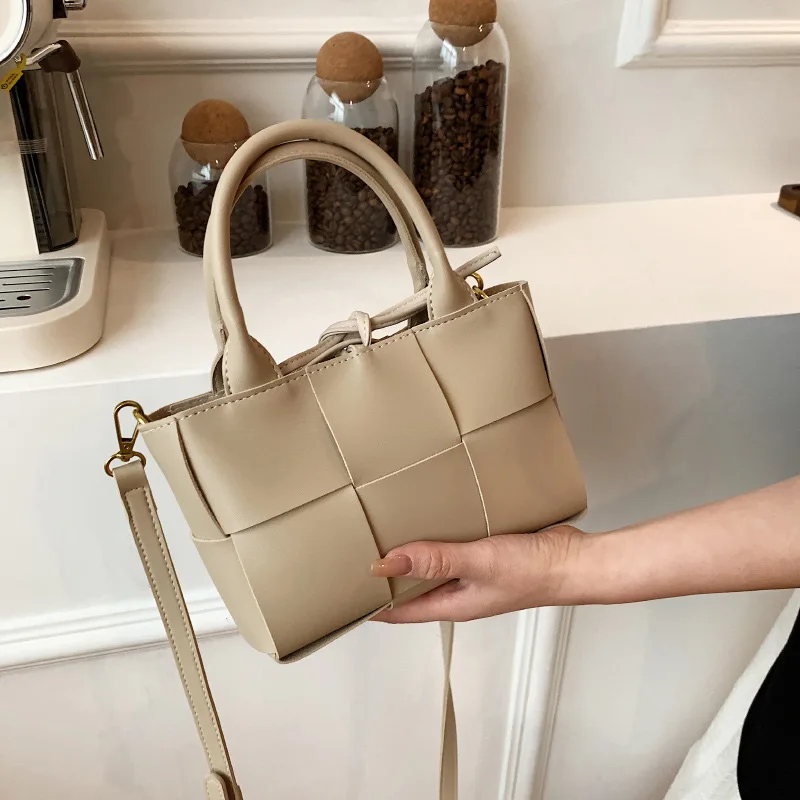 The New 2023 Women's Bag Advanced Fashion Style Satchel Simple Handbag, Simple Hand Knitted Solid Color Square Bag