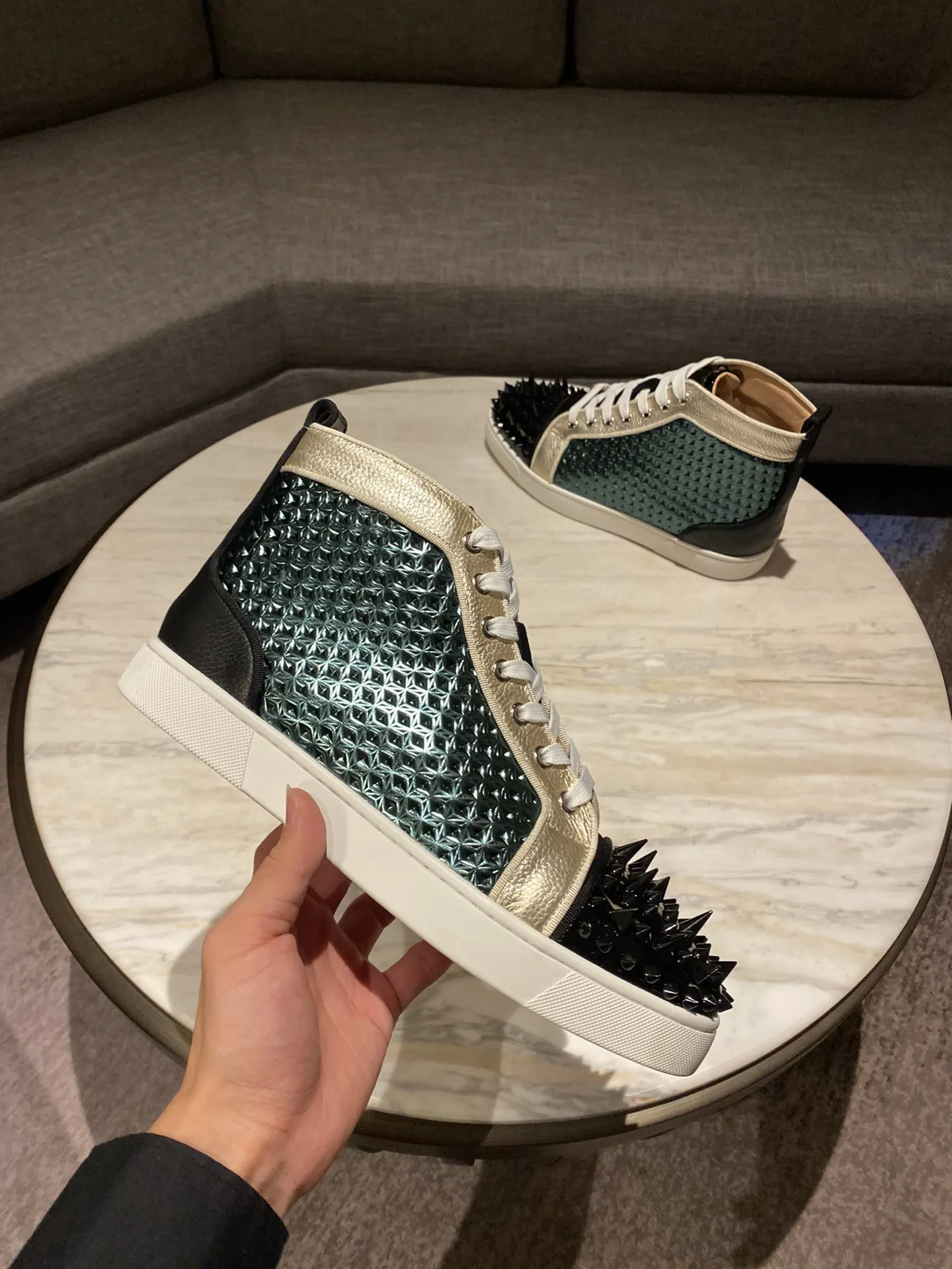 

Luxury fashion male personality blue white color high tops evening rivet sports shoes designer couple red soled shoes