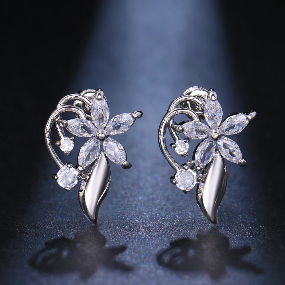 

EMMAYA Female Luxury Crystal Round Stud Earrings Vintage Silver Color Wedding Jewelry White Zircon Stone Earrings For Women Fema