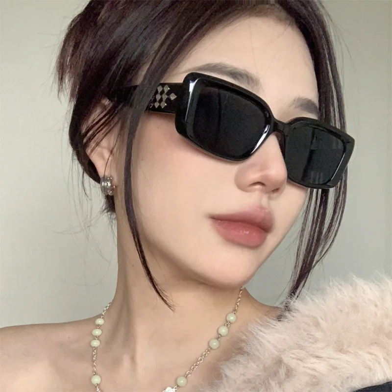 

Vintage Rectangular Riveted Sunglasses Women Men 2023 New Korean Fashion Small Frame Sun Glasses UV400 Luxury Trendy Y2K Eyewear