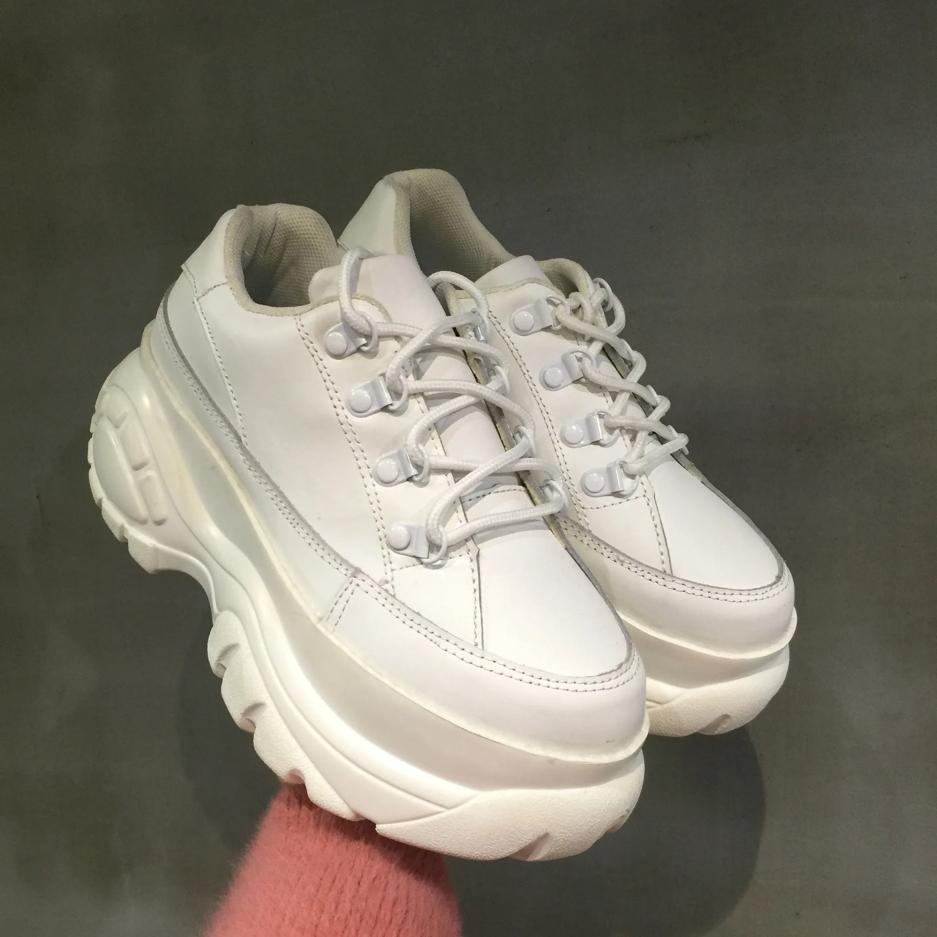 2022 Top Leather Cow Leather Shoes Women's Casual Sneakers Round Head Brand Luxury Daddy Shoes Designer Sneakers for Women