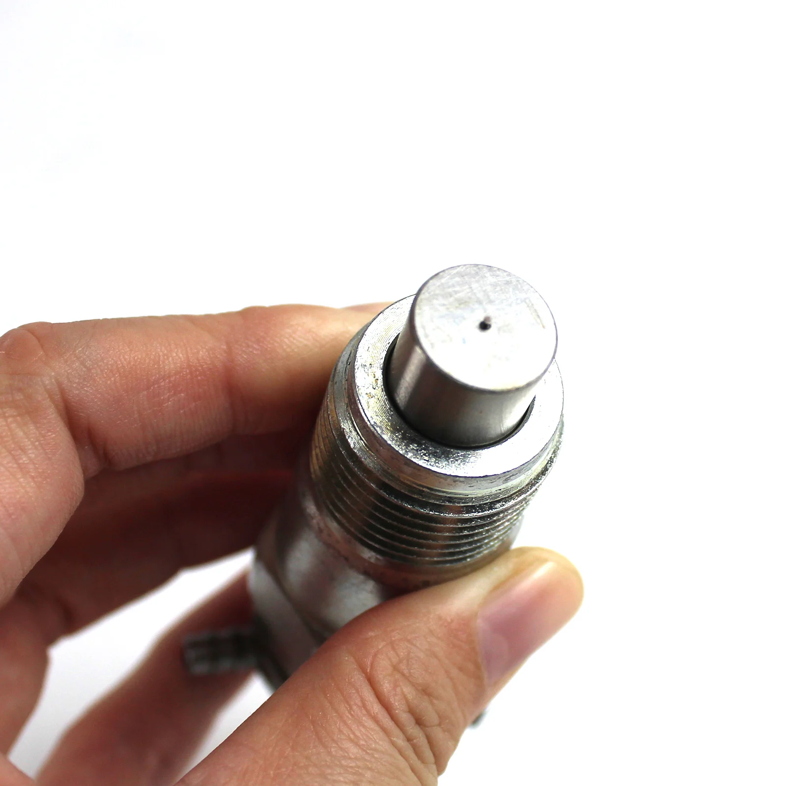 4 шт. 15271-53000 топливные форсунки для Kubota D1302 D1402 V1702 V1902 аксессуары двигателя