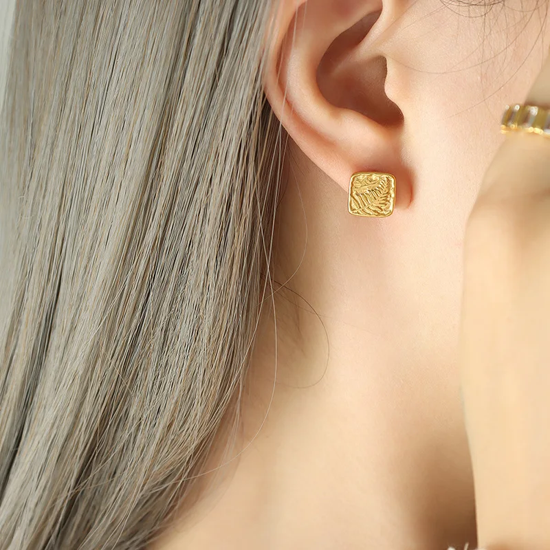 

South Korea Dongdaemun Accessories Niche Ins Style Leaves Ear Studs Small Exquisite Women's Titanium Steel Gold Plated Ear Rings