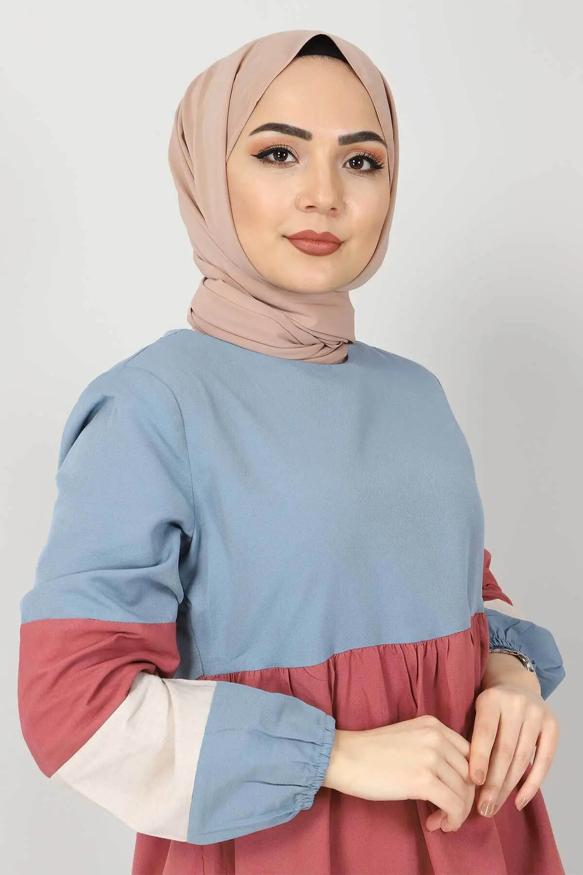 

Women's jeans have Color Double Team Women's Islamic Team 2021